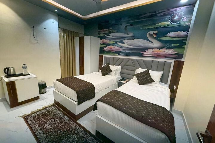 Room 3 of 40