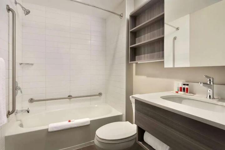 1 Queen Bed Mobility Accessible Roll in Shower (12 of 25)