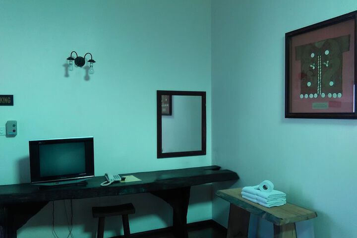 Room 17 of 36