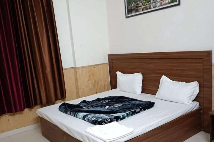 Room 3 of 25