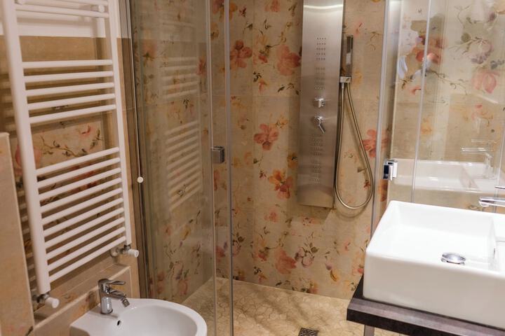 Room 34 of 48