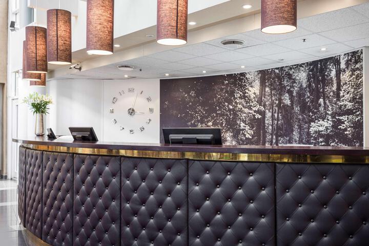 Entrance & Lobby