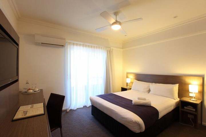 Room 4 of 77