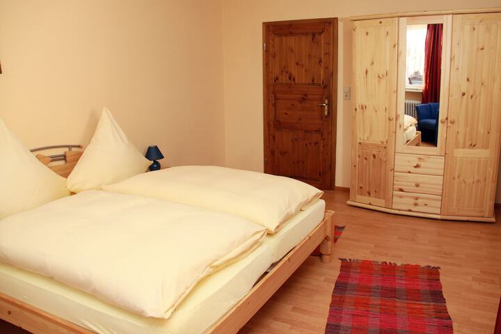 Room 4 of 12