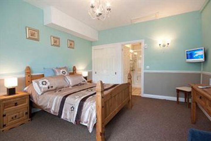 Room 9 of 28