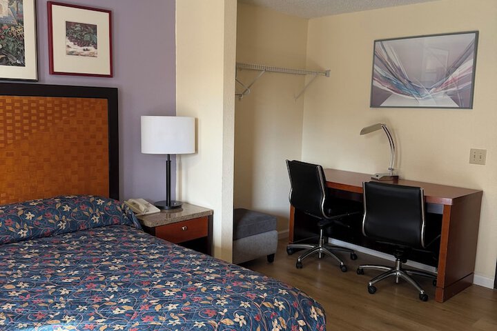 Room 9 of 19