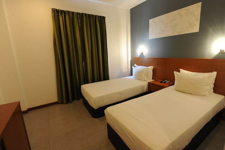 Room 5 of 38