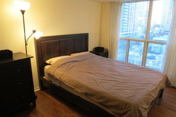 Toronto Suite Rentals - Hollywood Plaza