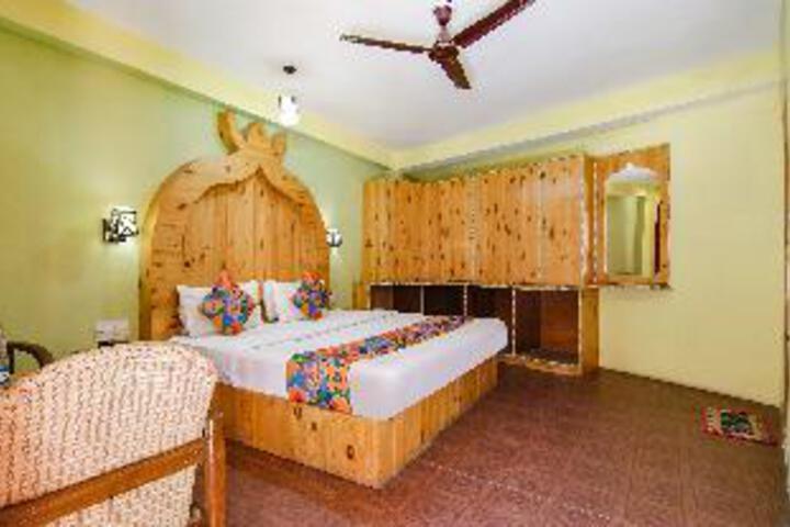 Room 4 of 33
