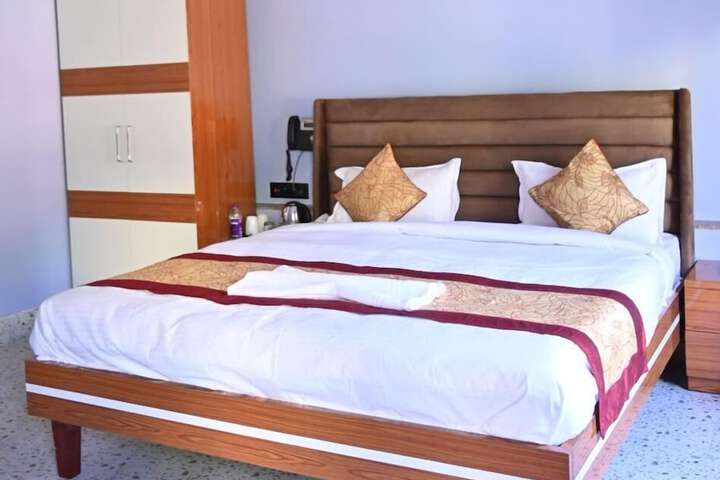 Room 3 of 16