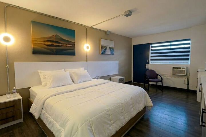 Room 4 of 6