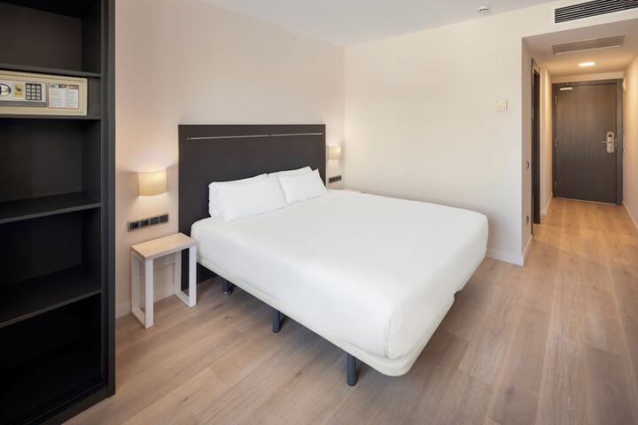 Room 10 of 35