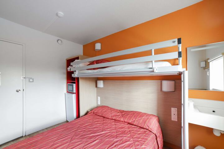 Room 16 of 116