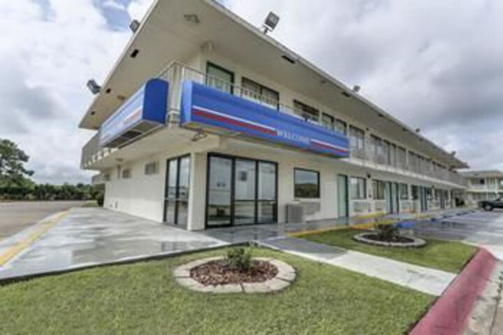 Photo of RODEWAY INN AND SUITES LAKE CHARLES