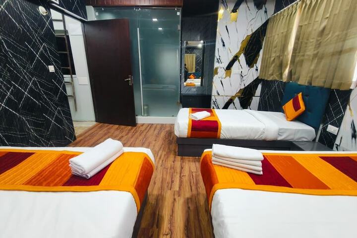 Room 9 of 20