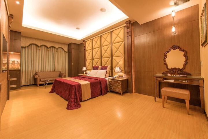 Room 16 of 54