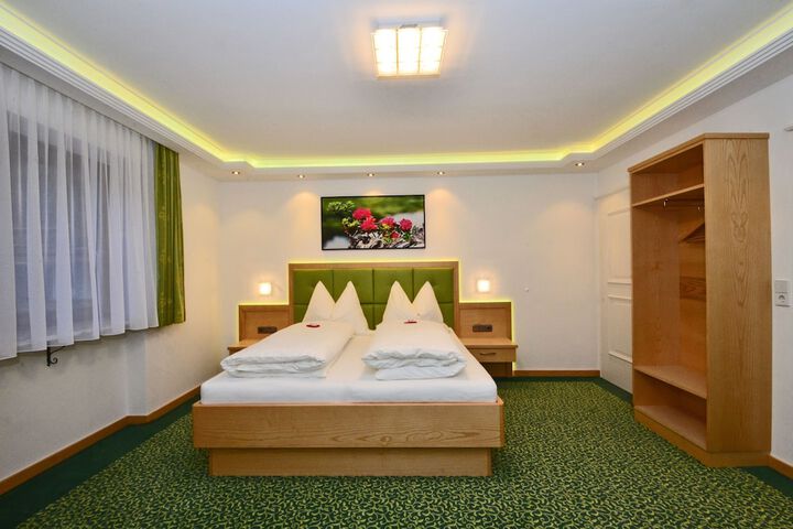 Room 3 of 36