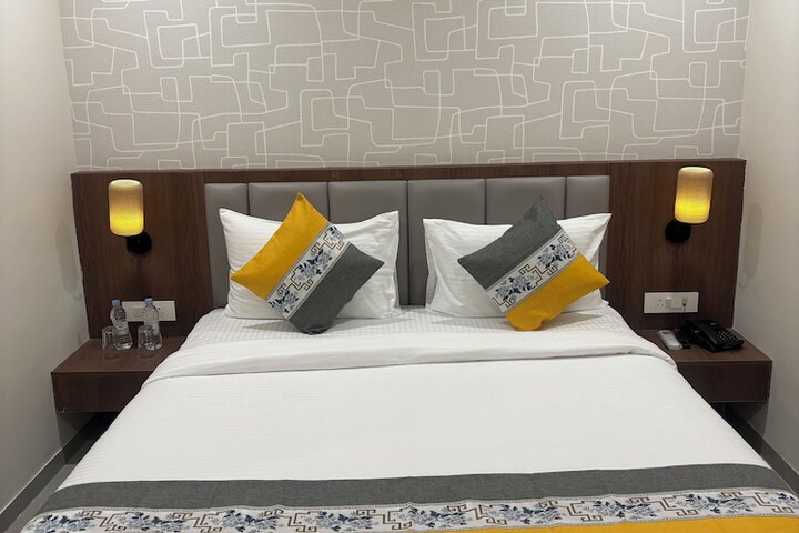 Room 10 of 40