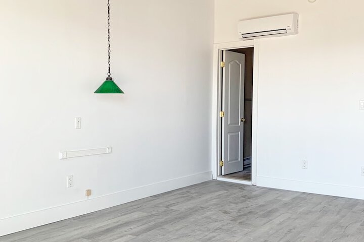 Room 210 of 663