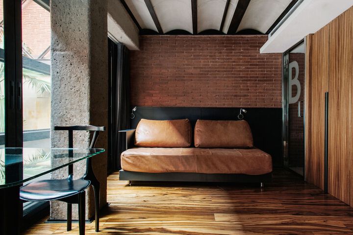 Room 27 of 61