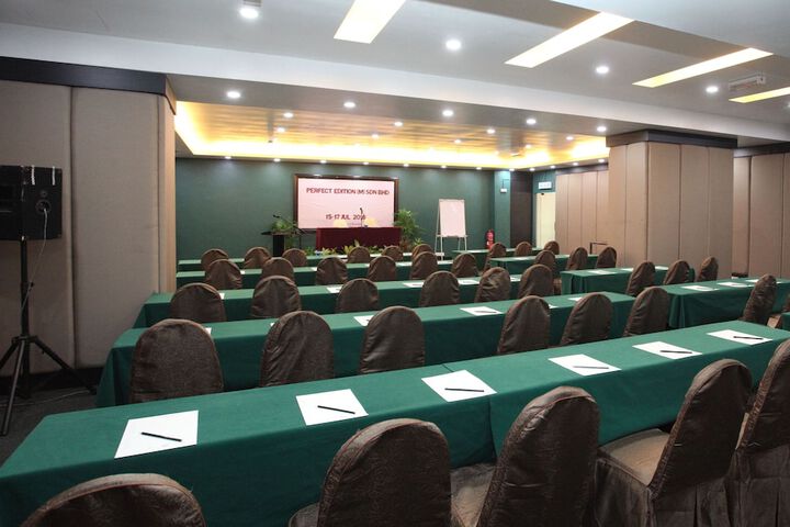 Ballroom/Hall 21 of 27