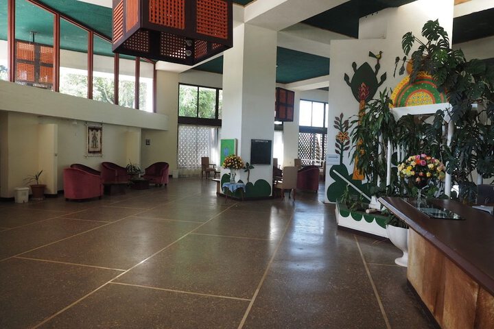 Check-in/check-out kiosk