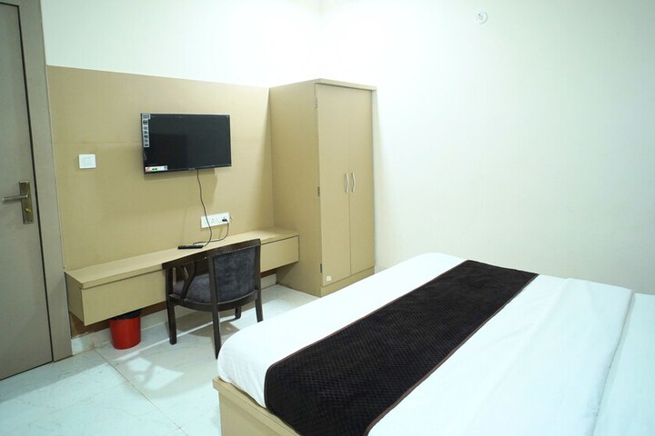 Room 14 of 24