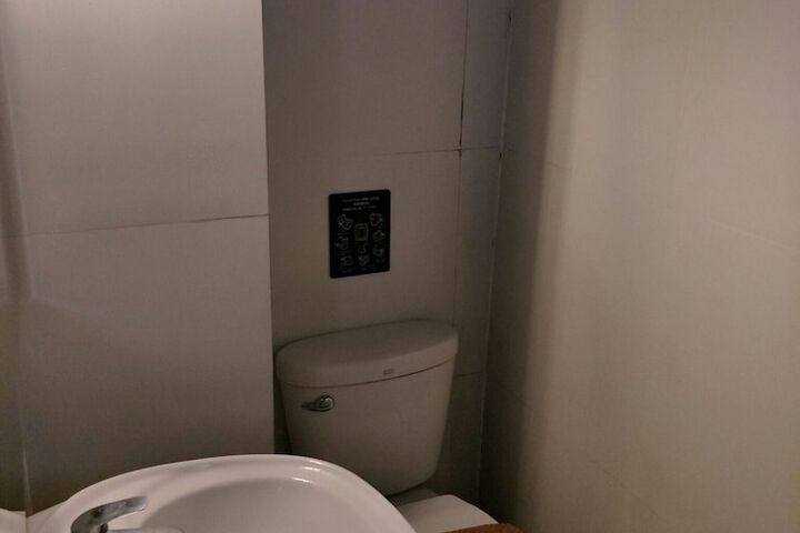 Room 28 of 29