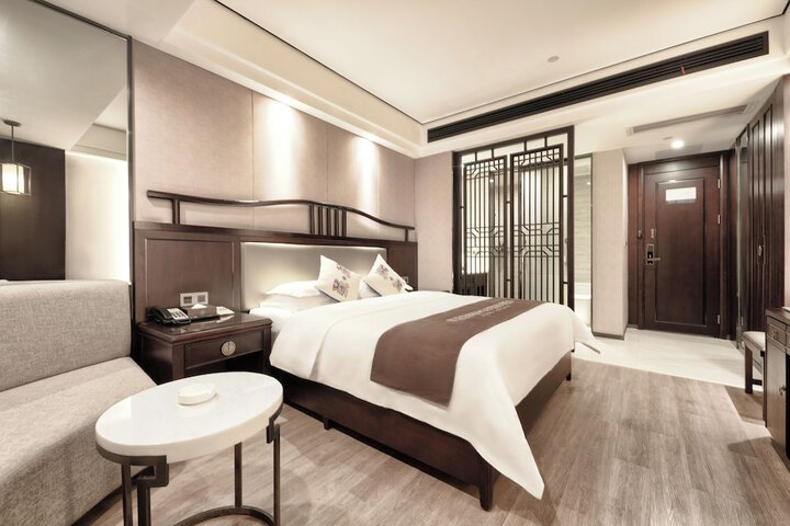 Room 7 of 27