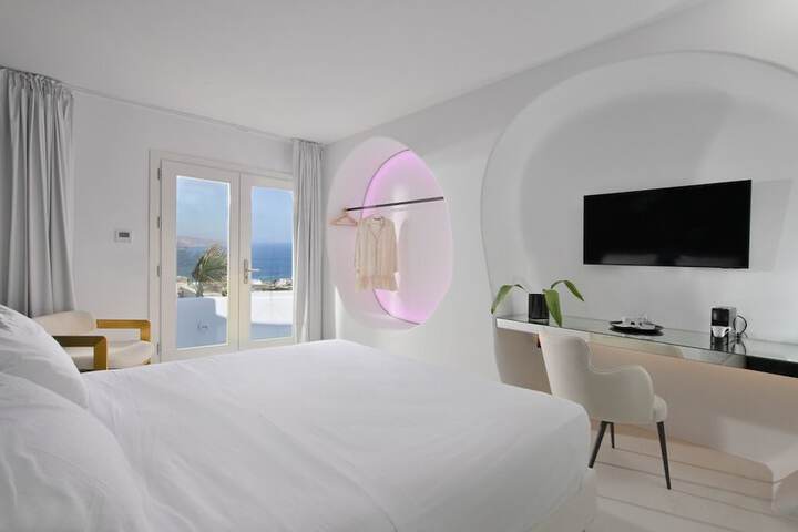 Room 4 of 115