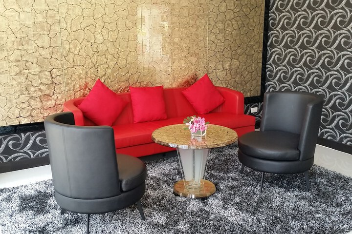 Entrance & Lobby