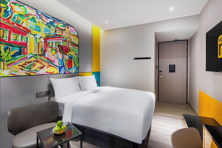 Room 12 of 30