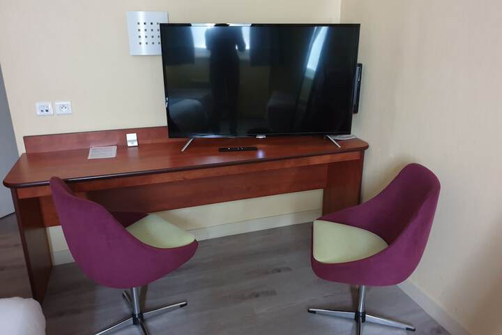 Room 10 of 40