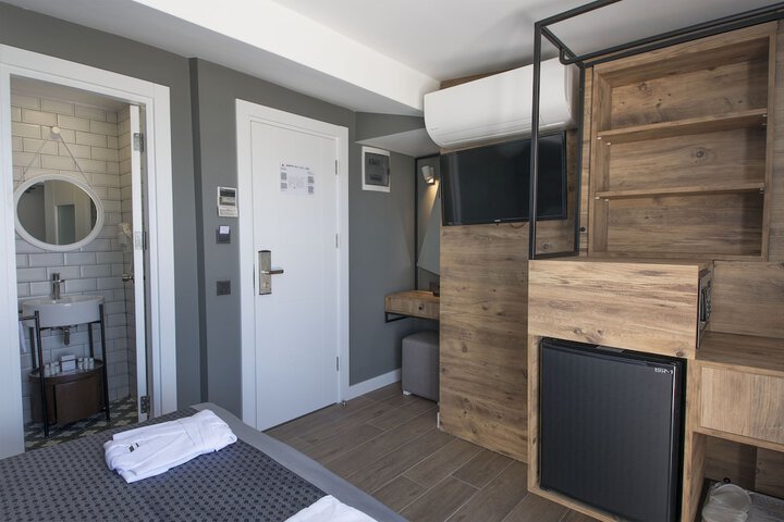 Room 13 of 64