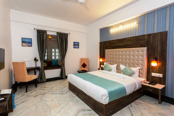 Room 4 of 32