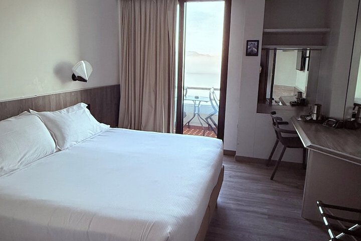 Room 21 of 38