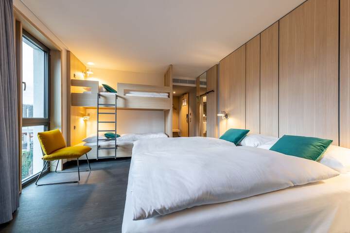 Room 33 of 89