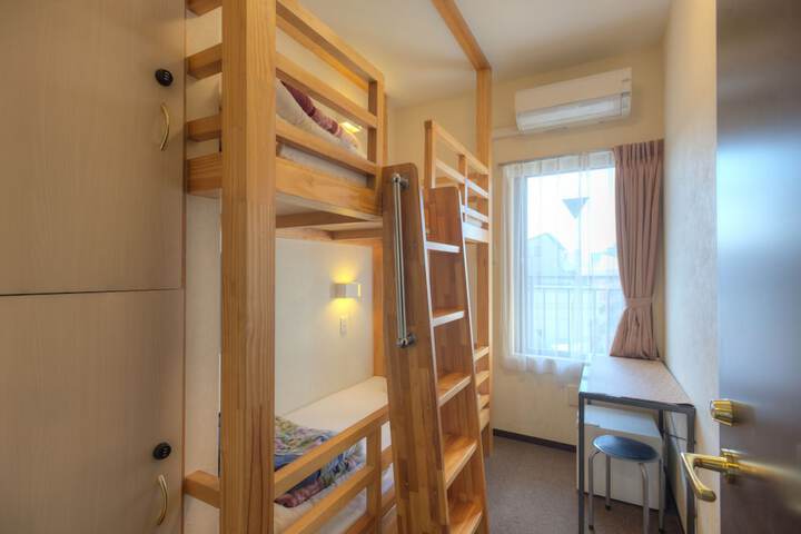 Room 10 of 38