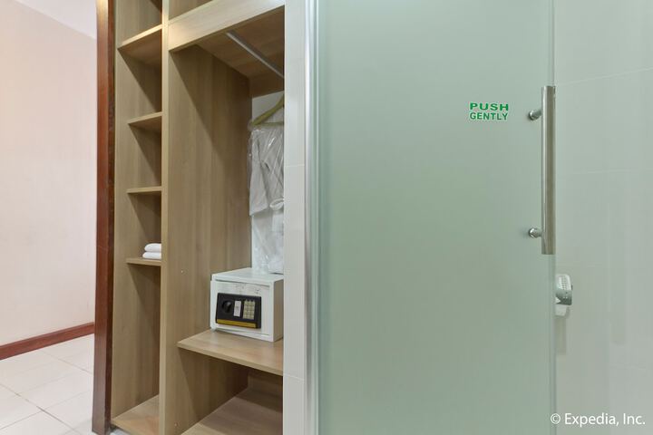 Room 32 of 156