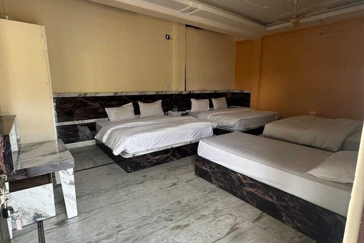 Room 7 of 13
