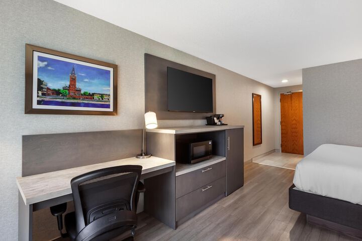 Room 9 of 39