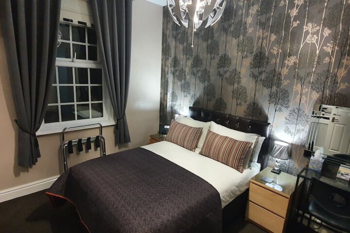 Room 11 of 22