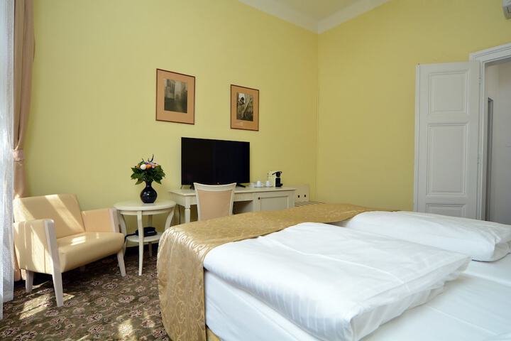 Room 6 of 81