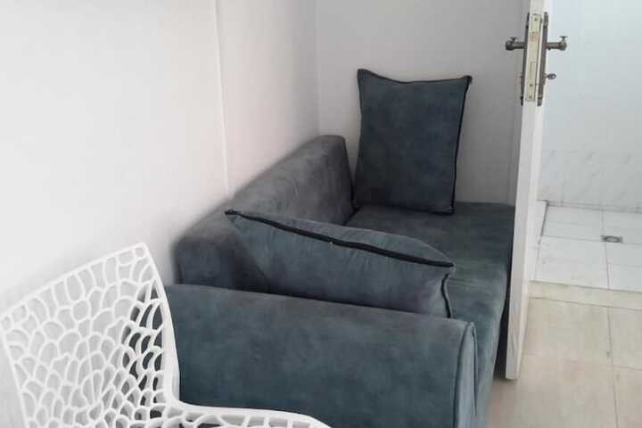 Room 9 of 14