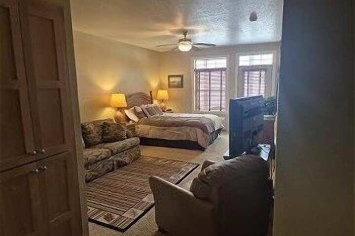 Room 3 of 10