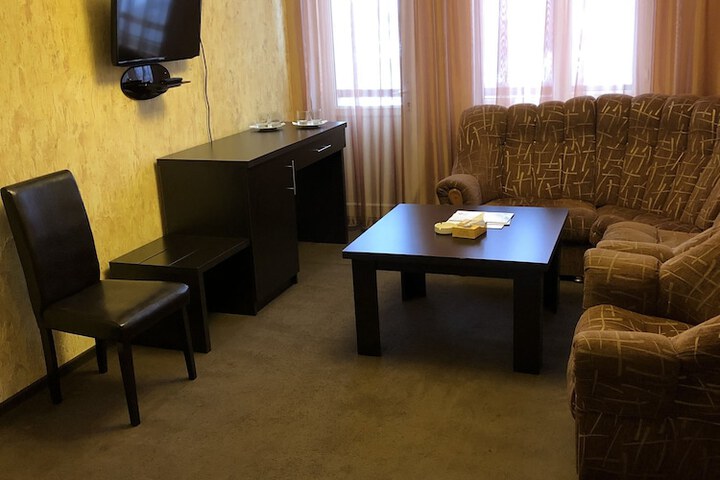 Room 7 of 32