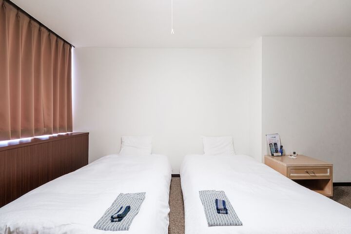 Room 12 of 87