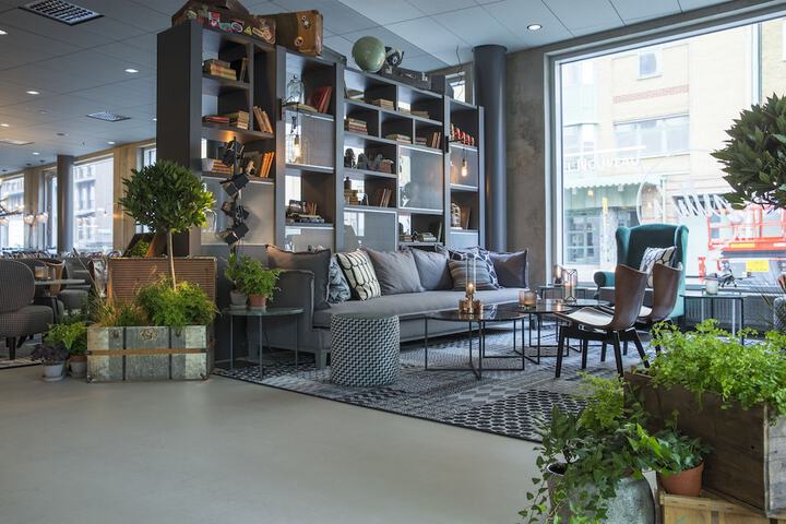 Guest Lobby