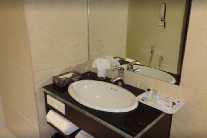 Room 12 of 14