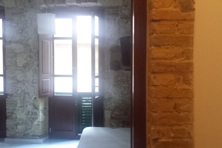 Room 6 of 42